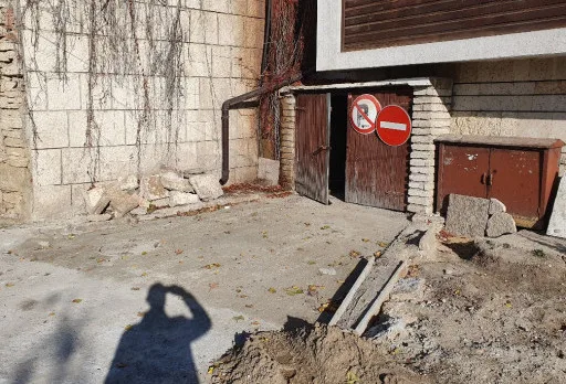 Bau- und Reparaturarbeiten in einem Verwaltungsgebäude in Balchik