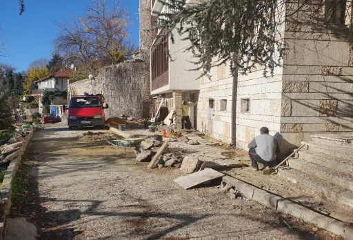 Bau- und Reparaturarbeiten in einem Verwaltungsgebäude in Balchik