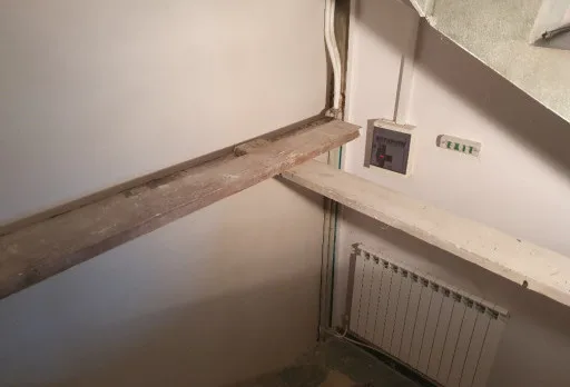 Bau- und Reparaturarbeiten in einem Verwaltungsgebäude in Balchik