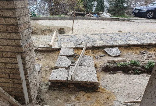 Bau- und Reparaturarbeiten in einem Verwaltungsgebäude in Balchik