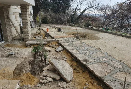 Bau- und Reparaturarbeiten in einem Verwaltungsgebäude in Balchik