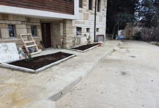 Bau- und Reparaturarbeiten in einem Verwaltungsgebäude in Balchik