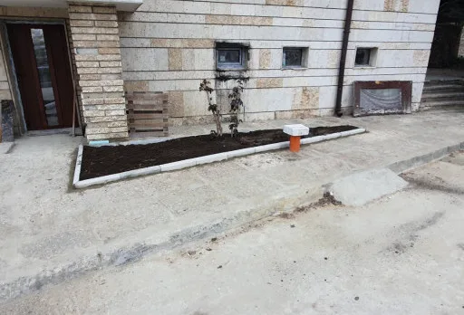Bau- und Reparaturarbeiten in einem Verwaltungsgebäude in Balchik