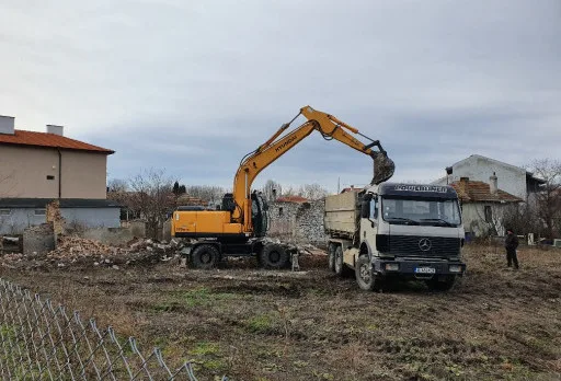 Събаряне на стари сгради и почистване на строителна площадка до Варна