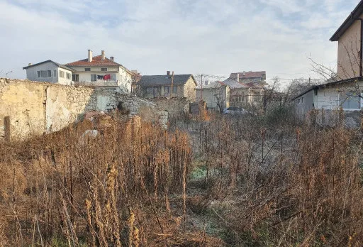 Събаряне на стари сгради и почистване на строителна площадка до Варна