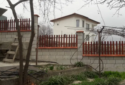 Строителство на ограда в близост до Варна