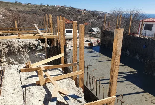 Модерна вила с плосък покрив в Балчик