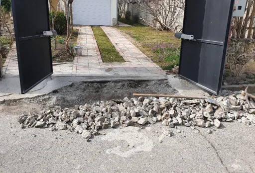 Wasserdichte Isolierung einer Wand im Dorf Rogachevo