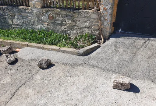 Wasserdichte Isolierung einer Wand im Dorf Rogachevo