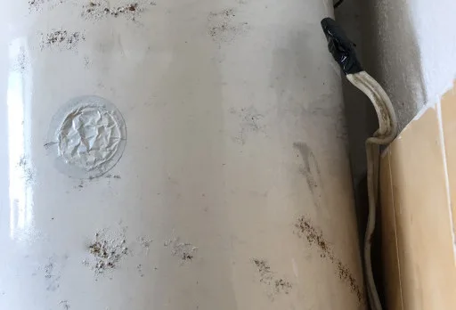 Bau- und Reparaturarbeiten an einem Duschraum in einem Haus in Balchik