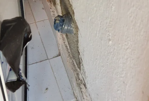 Bau- und Reparaturarbeiten an einem Duschraum in einem Haus in Balchik
