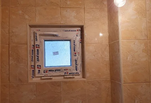 Bau- und Reparaturarbeiten an einem Duschraum in einem Haus in Balchik