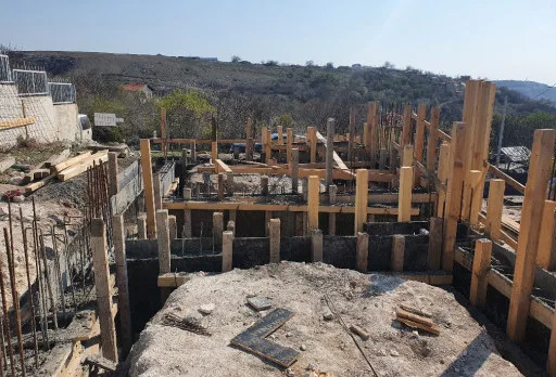 Модерна вила с плосък покрив в Балчик