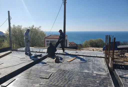 Модерна вила с плосък покрив в Балчик