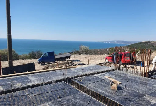 Модерна вила с плосък покрив в Балчик