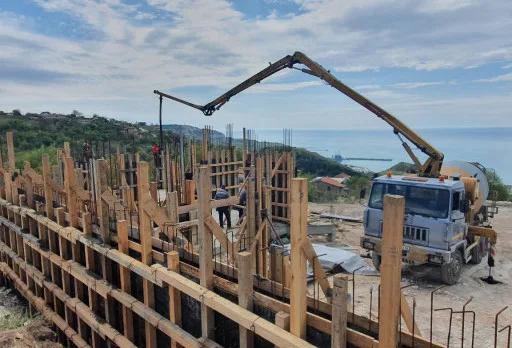 Модерна вила с плосък покрив в Балчик