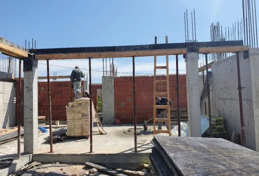 Модерна вила с плосък покрив в Балчик