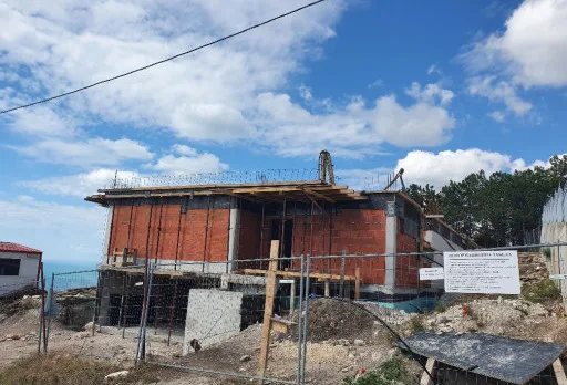 Модерна вила с плосък покрив в Балчик