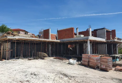 Модерна вила с плосък покрив в Балчик