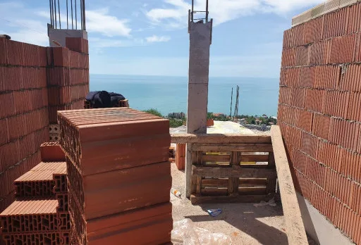 Модерна вила с плосък покрив в Балчик