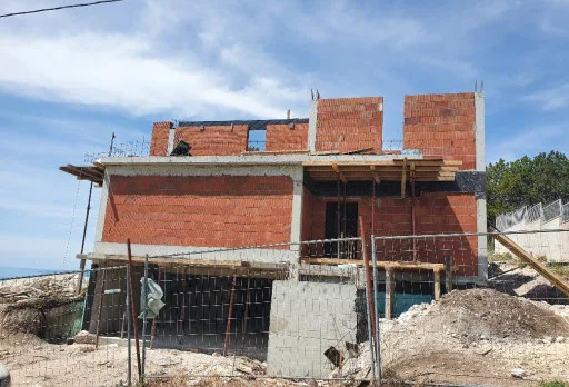 Модерна вила с плосък покрив в Балчик