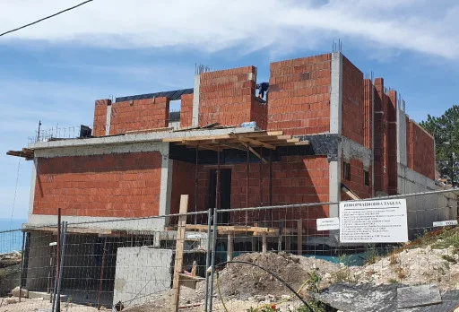 Модерна вила с плосък покрив в Балчик