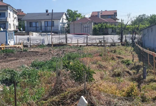 Двуетажна къща с паркомясто – с. Тополи, Варна