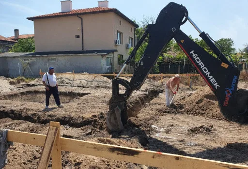 Двуетажна къща с паркомясто – с. Тополи, Варна