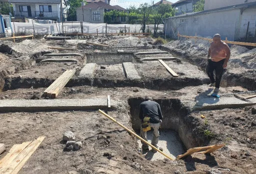 Двуетажна къща с паркомясто – с. Тополи, Варна