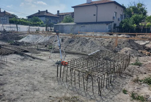 Двуетажна къща с паркомясто – с. Тополи, Варна