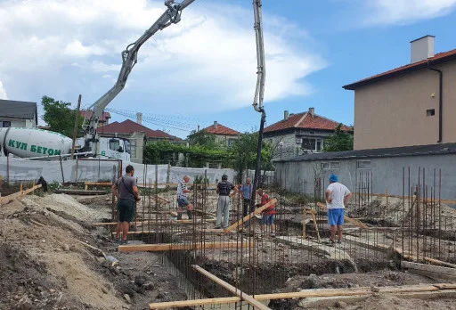 Двуетажна къща с паркомясто – с. Тополи, Варна