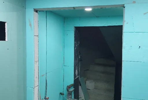 Reparaturarbeiten im Duschraum einer Wohnung in Varna