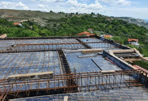 Модерна вила с плосък покрив в Балчик