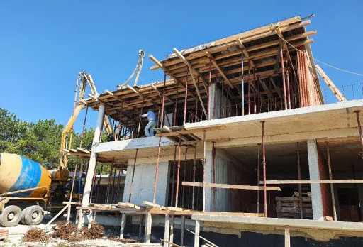 Модерна вила с плосък покрив в Балчик