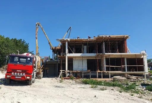 Модерна вила с плосък покрив в Балчик