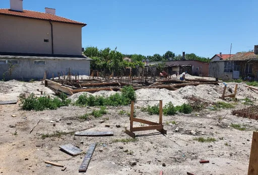 Двуетажна къща с паркомясто – с. Тополи, Варна