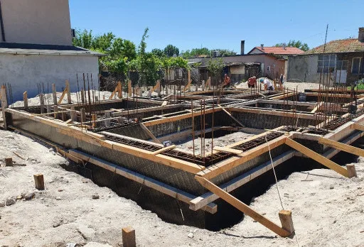 Двуетажна къща с паркомясто – с. Тополи, Варна