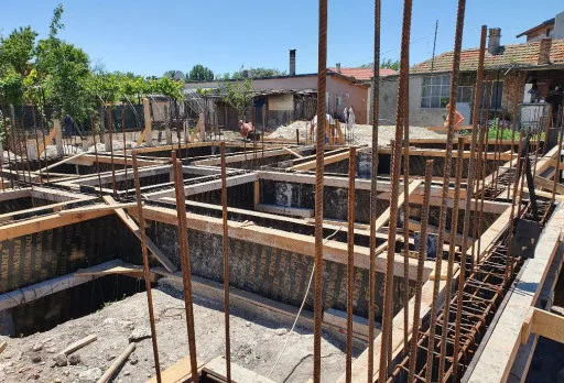 Двуетажна къща с паркомясто – с. Тополи, Варна