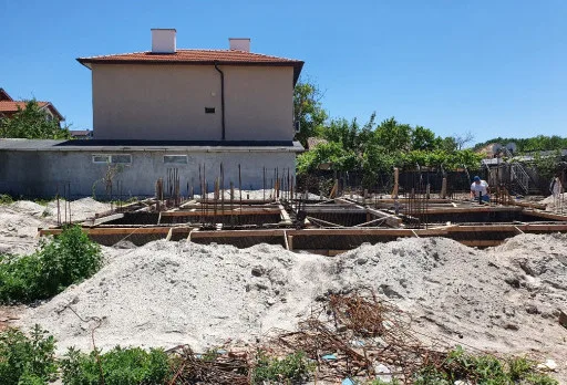 Двуетажна къща с паркомясто – с. Тополи, Варна