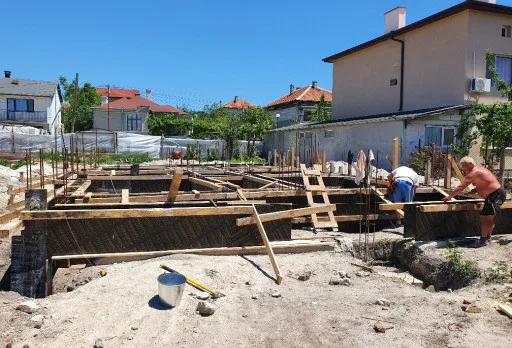 Двуетажна къща с паркомясто – с. Тополи, Варна