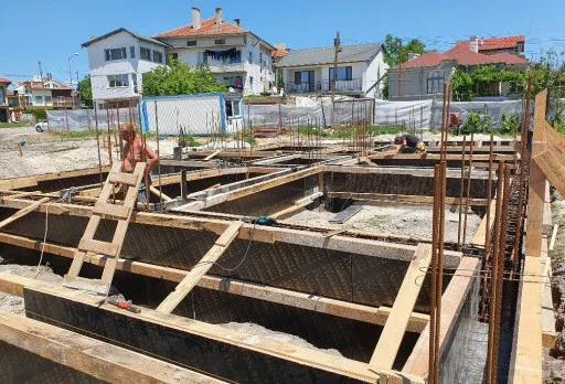 Двуетажна къща с паркомясто – с. Тополи, Варна