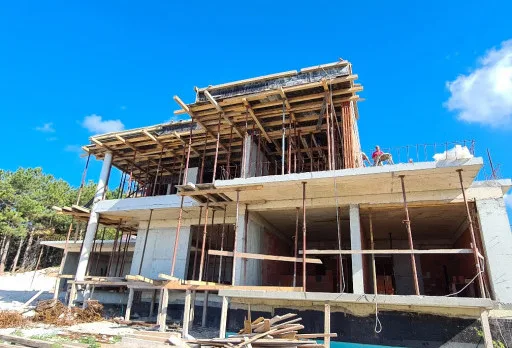 Модерна вила с плосък покрив в Балчик