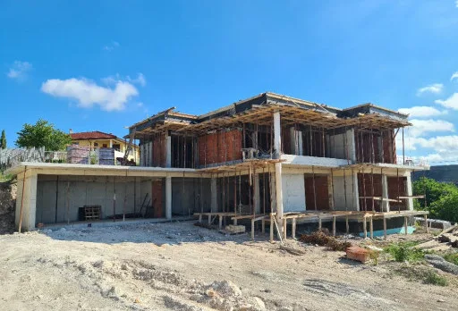 Модерна вила с плосък покрив в Балчик