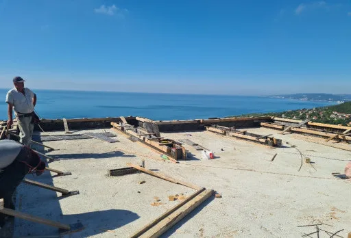 Модерна вила с плосък покрив в Балчик