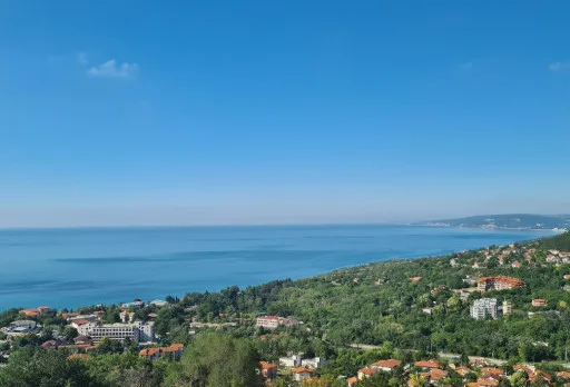 Модерна вила с плосък покрив в Балчик