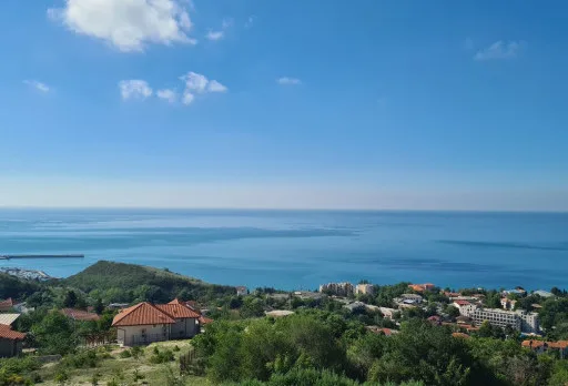 Модерна вила с плосък покрив в Балчик