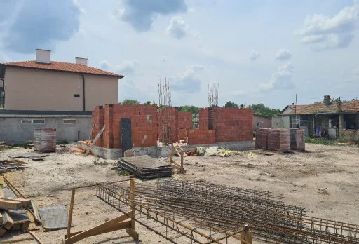 Двуетажна къща с паркомясто – с. Тополи, Варна