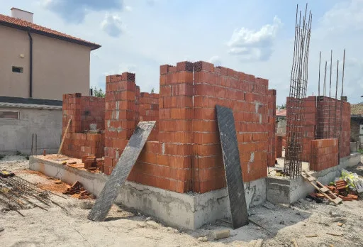 Двуетажна къща с паркомясто – с. Тополи, Варна