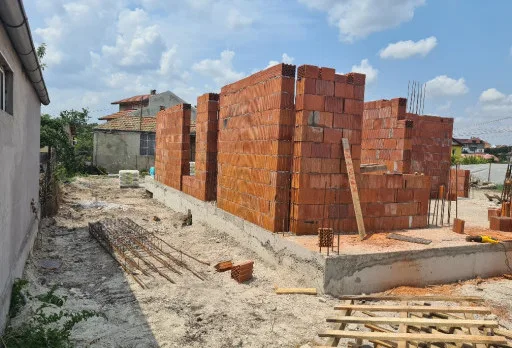 Двуетажна къща с паркомясто – с. Тополи, Варна