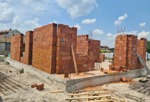 Двуетажна къща с паркомясто – с. Тополи, Варна